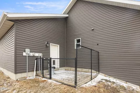 13679 Hawthorn Loop, Williston, ND 58801 photo 32