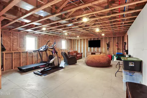 13679 Hawthorn Loop, Williston, ND 58801 photo 27