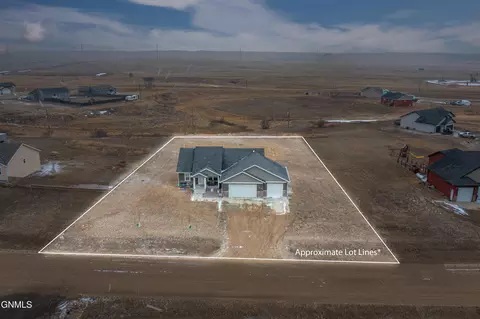 13679 Hawthorn Loop, Williston, ND 58801 photo 35