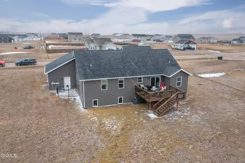 13679 Hawthorn Loop, Williston, ND 58801 photo 40