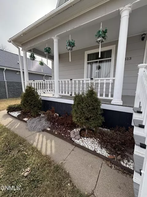 513 4th Ave W, Williston, ND 58801 photo 4