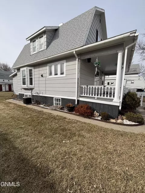 513 4th Ave W, Williston, ND 58801 photo 9