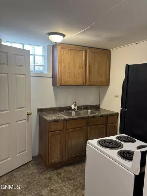 513 4th Ave W, Williston, ND 58801 photo 25