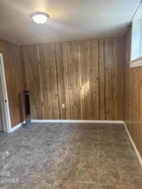 513 4th Ave W, Williston, ND 58801 photo 31