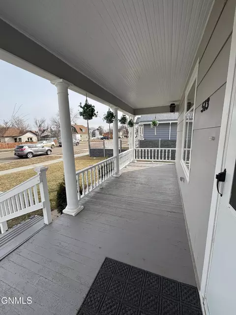 513 4th Ave W, Williston, ND 58801 photo 3
