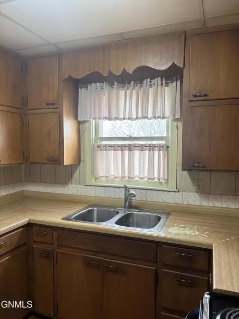 513 4th Ave W, Williston, ND 58801 photo 21