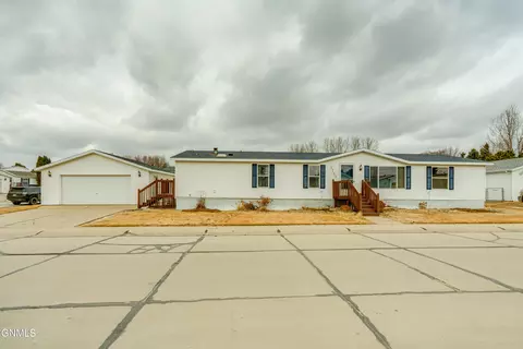 4712 Trenton Dr, Bismarck, ND 58503