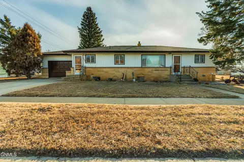 108 4th Ave SW, Beulah, ND 58523