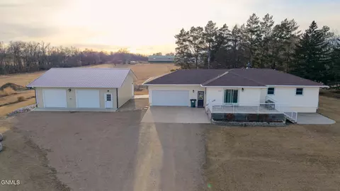 3005 81st Ave SE, Jamestown, ND 58401
