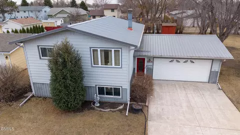 1501 15th St SW, Jamestown, ND 58401