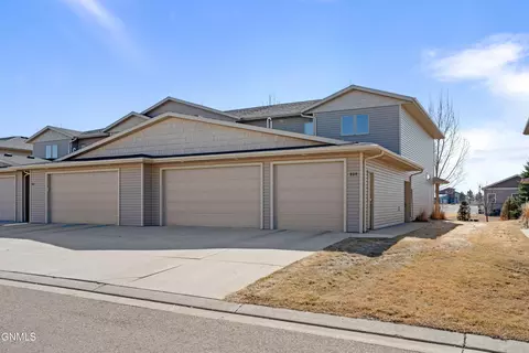 809 Compass Lp, Bismarck, ND 58504