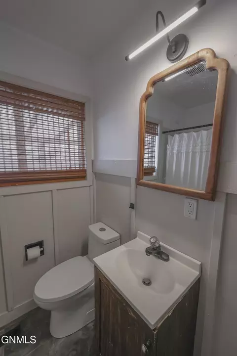 Bath - 5218 1st Ave W, Williston, ND 58801 photo 1 of 2