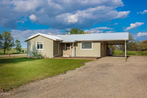 Exterior - 5218 1st Ave W, Williston, ND 58801 photo 2 of 3