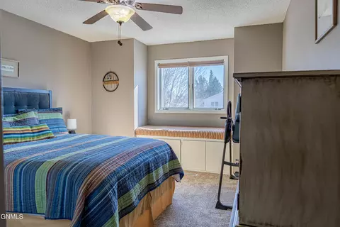 Bedroom - 302 Stuttgart Dr, Bismarck, ND 58504 photo 5 of 10
