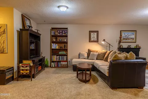 Living - 302 Stuttgart Dr, Bismarck, ND 58504 photo 6 of 8