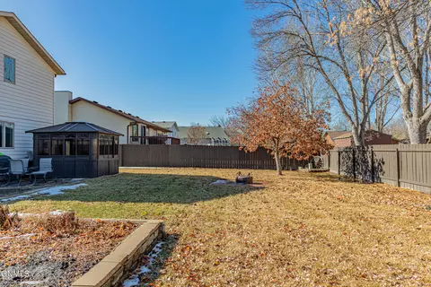 Exterior - 302 Stuttgart Dr, Bismarck, ND 58504 photo 8 of 16