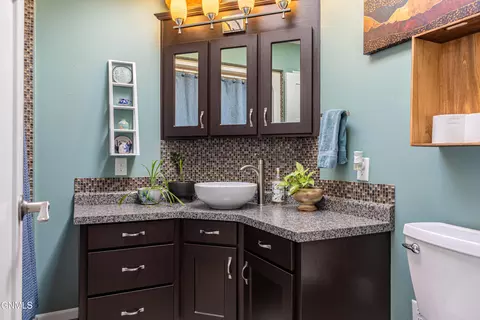 Bath - 302 Stuttgart Dr, Bismarck, ND 58504 photo 5 of 9