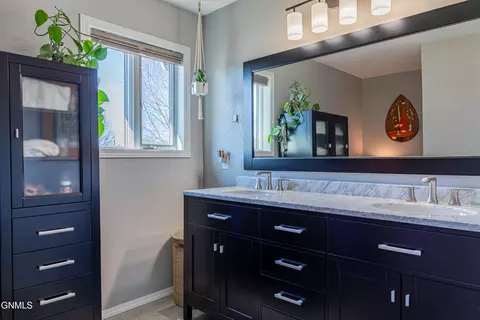 Bath - 302 Stuttgart Dr, Bismarck, ND 58504 photo 1 of 9