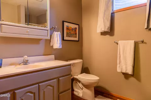 Bath - 302 Stuttgart Dr, Bismarck, ND 58504 photo 8 of 9