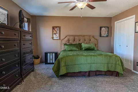 Bedroom - 302 Stuttgart Dr, Bismarck, ND 58504 photo 2 of 10