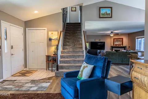 Entry Way - 302 Stuttgart Dr, Bismarck, ND 58504 photo 2 of 5