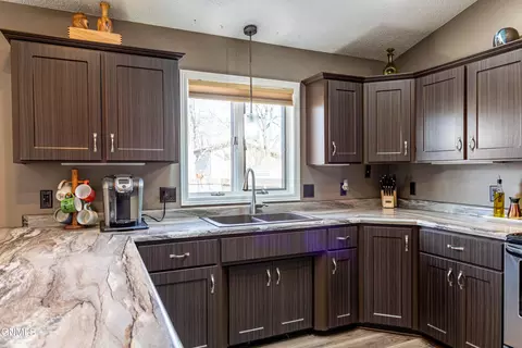 Kitchen - 302 Stuttgart Dr, Bismarck, ND 58504 photo 4 of 8