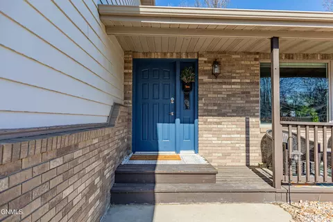 Exterior - 302 Stuttgart Dr, Bismarck, ND 58504 photo 2 of 16