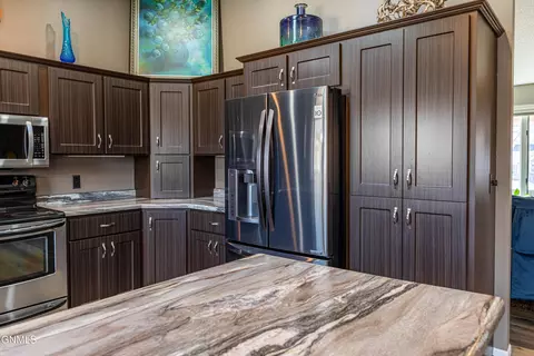 Kitchen - 302 Stuttgart Dr, Bismarck, ND 58504 photo 3 of 8