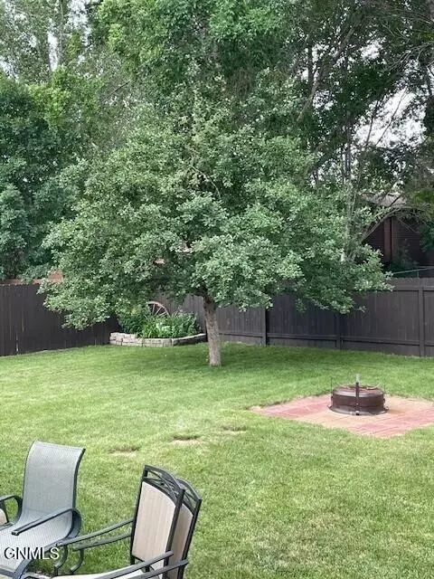 Exterior - 302 Stuttgart Dr, Bismarck, ND 58504 photo 15 of 16