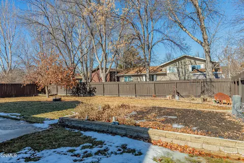 Exterior - 302 Stuttgart Dr, Bismarck, ND 58504 photo 6 of 16