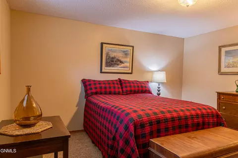 Bedroom - 302 Stuttgart Dr, Bismarck, ND 58504 photo 9 of 10