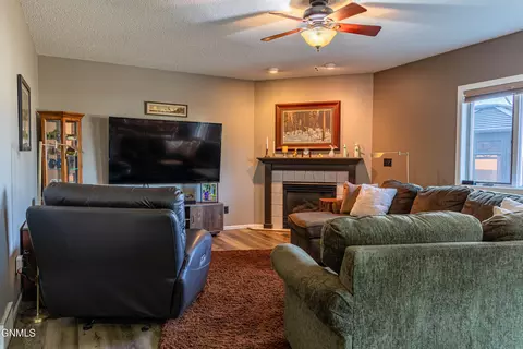 Living - 302 Stuttgart Dr, Bismarck, ND 58504 photo 4 of 8