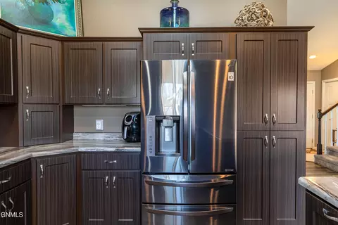 Kitchen - 302 Stuttgart Dr, Bismarck, ND 58504 photo 5 of 8
