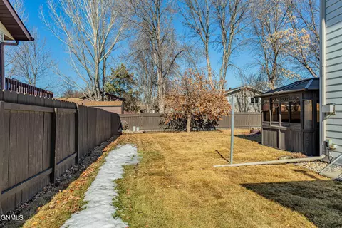 Exterior - 302 Stuttgart Dr, Bismarck, ND 58504 photo 11 of 16