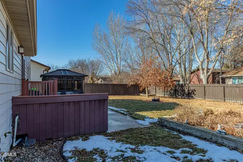 Exterior - 302 Stuttgart Dr, Bismarck, ND 58504 photo 7 of 16