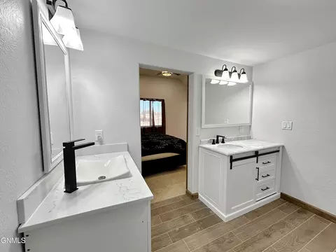 Bath - 5507 145th Ave NW, Williston, ND 58801 photo 2 of 10