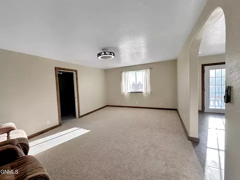 Living - 5507 145th Ave NW, Williston, ND 58801 photo 3 of 4
