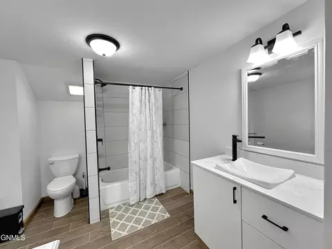 Bath - 5507 145th Ave NW, Williston, ND 58801 photo 1 of 10