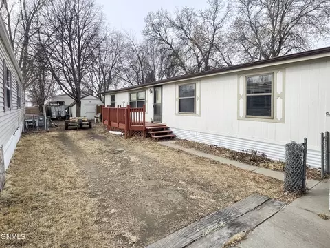 105 Antelope St, Mandan, ND 58554