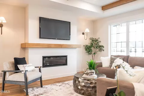Living - 3802 Platinum St, Bismarck, ND 58503 photo 2 of 2