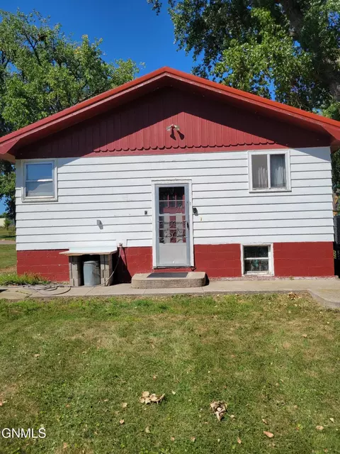 202 4th Ave SW, Ashley, ND 58413