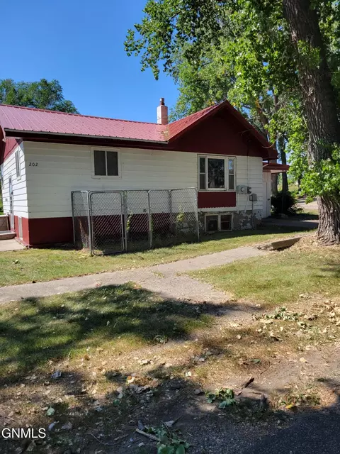 Exterior - 202 4th Ave SW, Ashley, ND 58413 photo 2 of 2