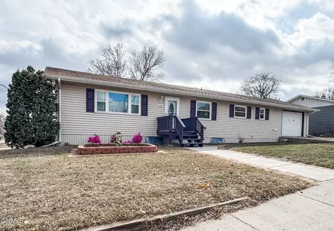 Exterior - 624 11th St E, Williston, ND 58801 photo 2 of 5