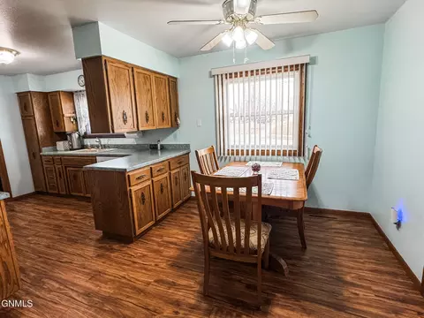 Dining - 624 11th St E, Williston, ND 58801 photo 2 of 2