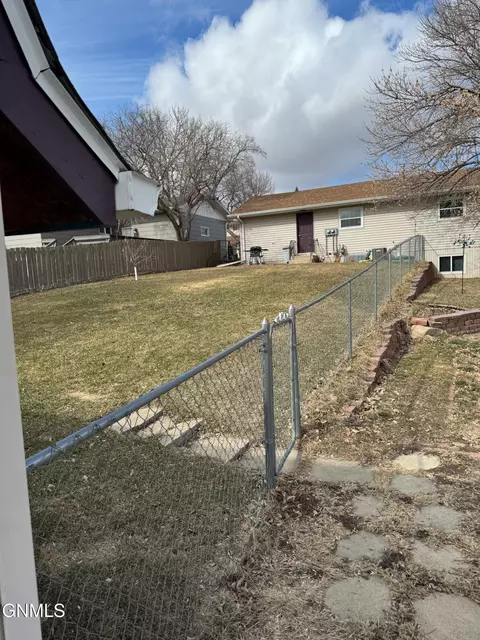 Exterior - 624 11th St E, Williston, ND 58801 photo 5 of 5