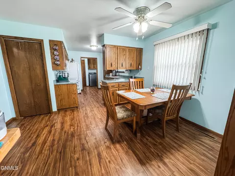 Dining - 624 11th St E, Williston, ND 58801 photo 1 of 2
