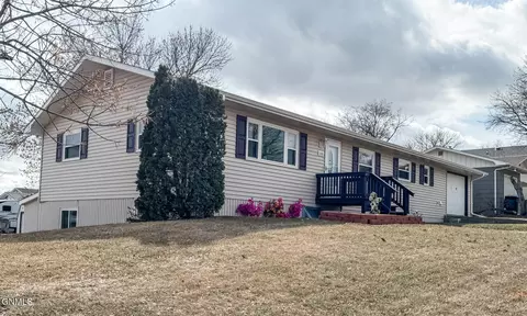 624 11th St E, Williston, ND 58801
