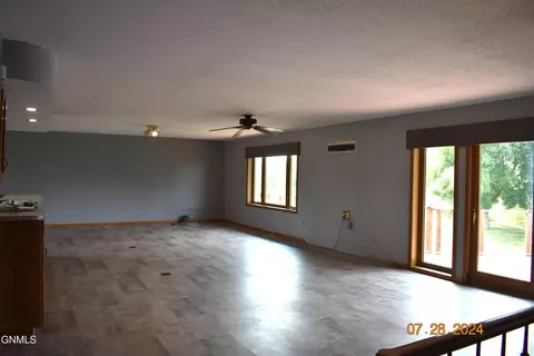 1333 41e Ave NW, Garrison, ND 58540 photo 8
