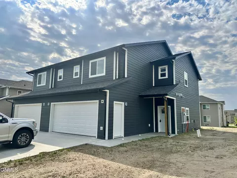 2725 29th St W, Williston, ND 58801