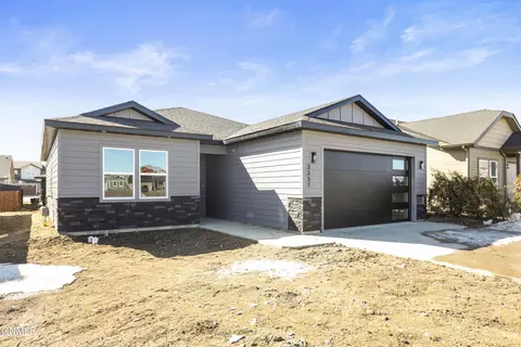 3337 34th St W, Williston, ND 58801